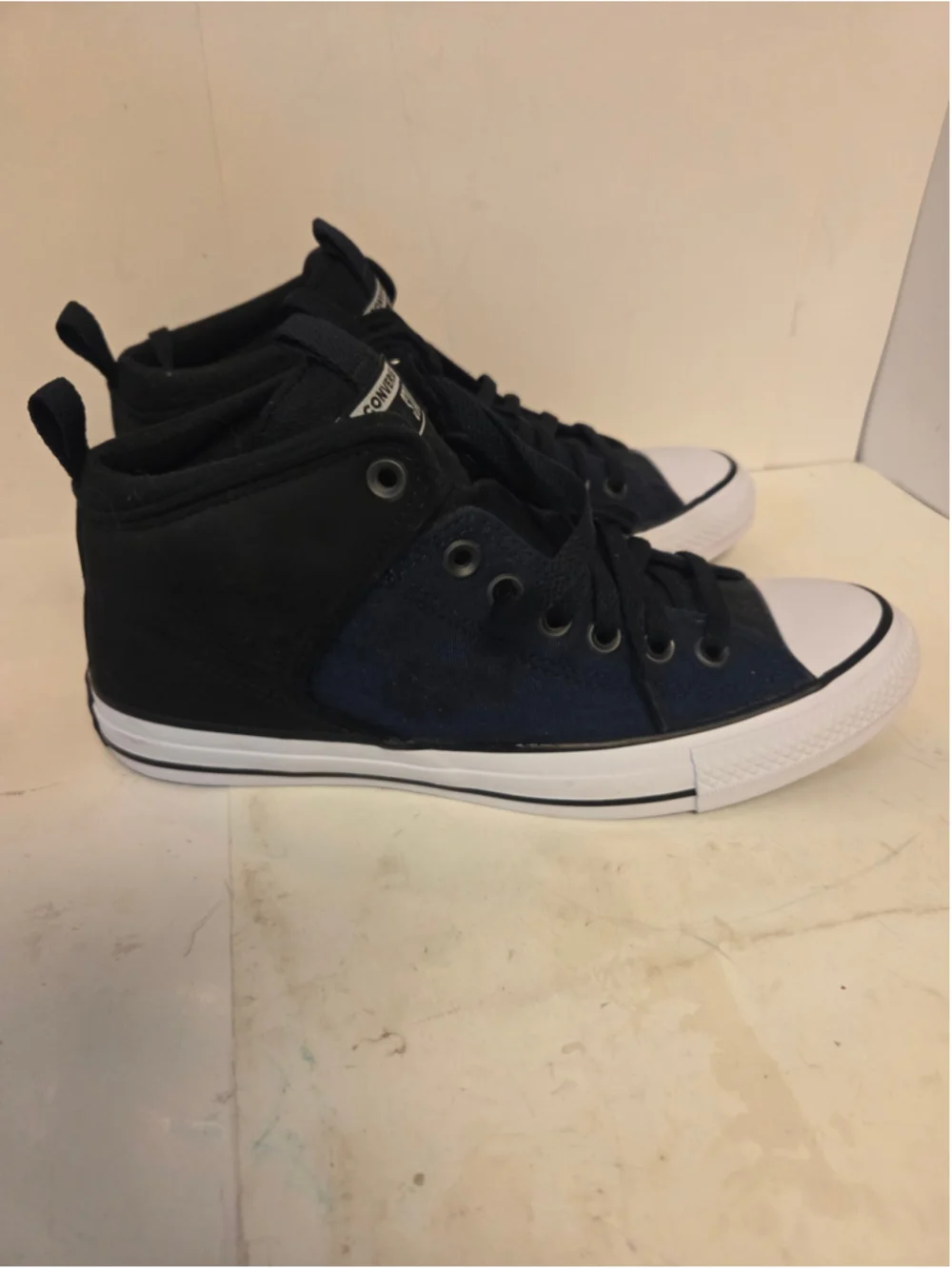 Men's Converse All Star Sneakers Size 7 Black and White
